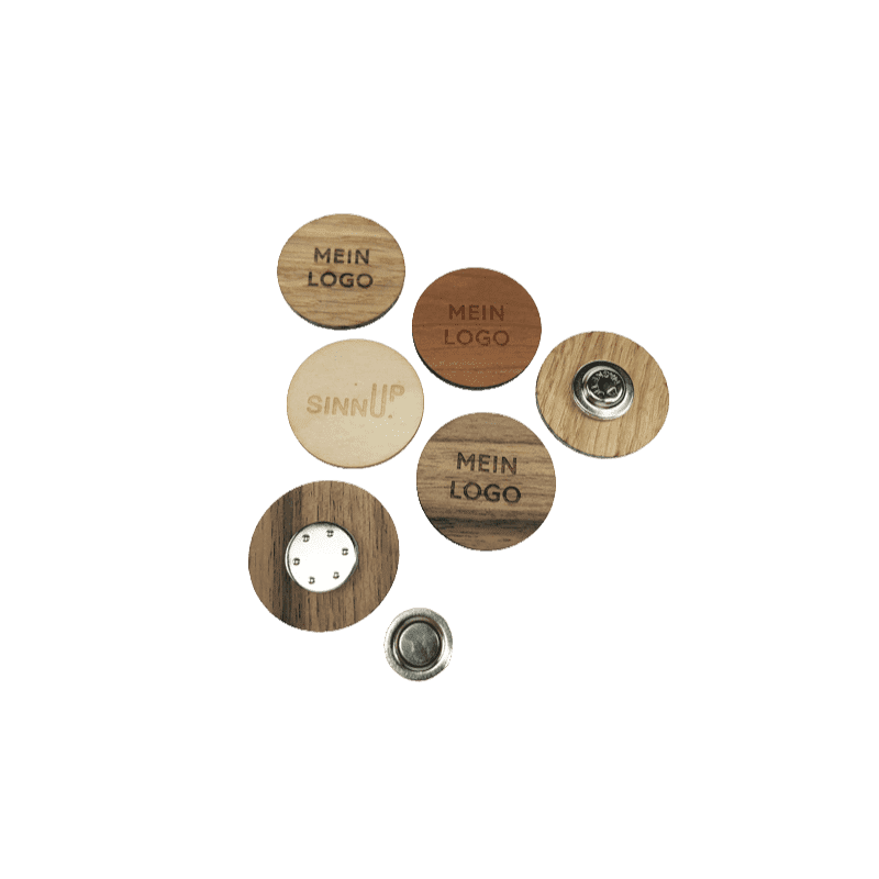 Ansteckspins aus verschiedenen Holzarten mit Lasergravur.