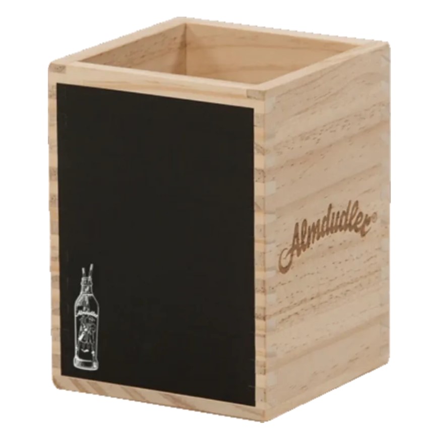 Besteckkasten aus Holz mit Kreidetafel und Logo-Aufdruck Almdudler