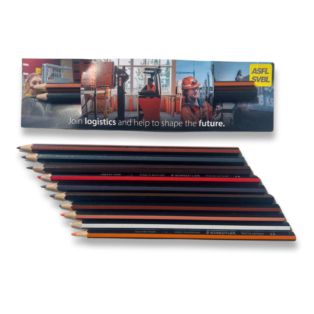 2er Stifte-Set mit Trägerkarte und 12 hautfarbenen Buntstiften.