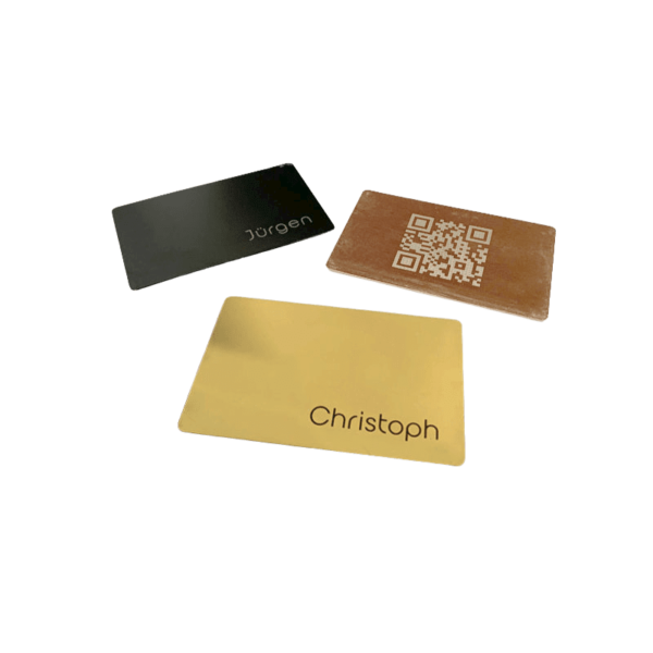 Drei Luxus-Visitenkarten in drei Farben mit NFC-Funktion.