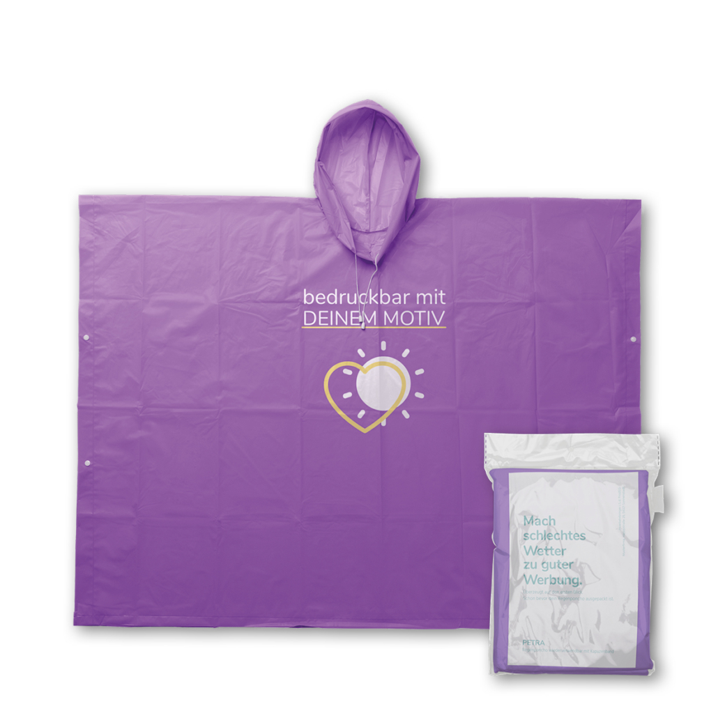 Robuster lilafarbener Regenponcho aus recyceltem Altplastik mit Logodruck auf Brust.