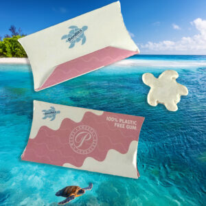 Plastikfreier Kaugummi in Schildkröten-Form und Kissenverpackung