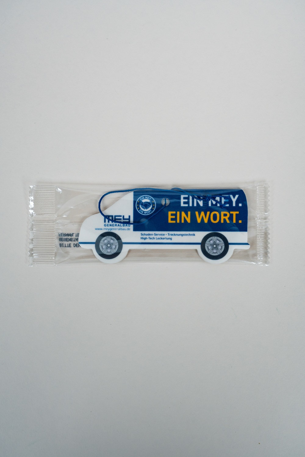 Duftanhänger Lufterfrischer in Autoform und Werbeaufdruck