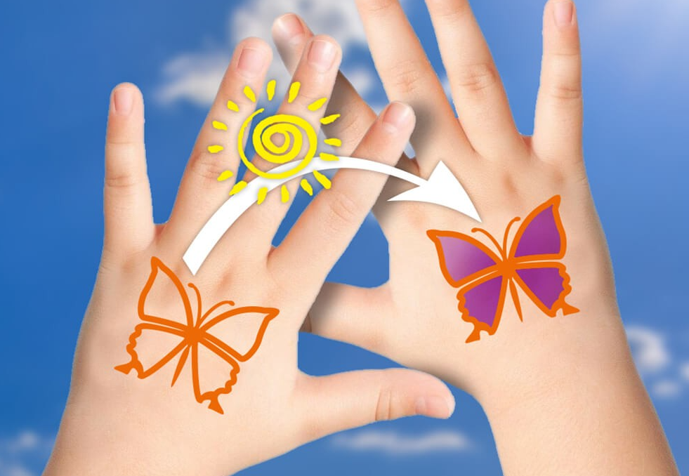Sonnentattoos Schmetterling auf Händen