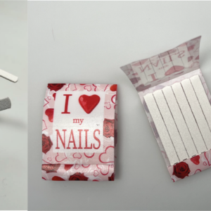 6 Nagelfeilen in einem bedruckten Heftchen aus recyceltem Kunststoff.