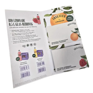 Gutscheinheft mit Haftnotizen geöffnet