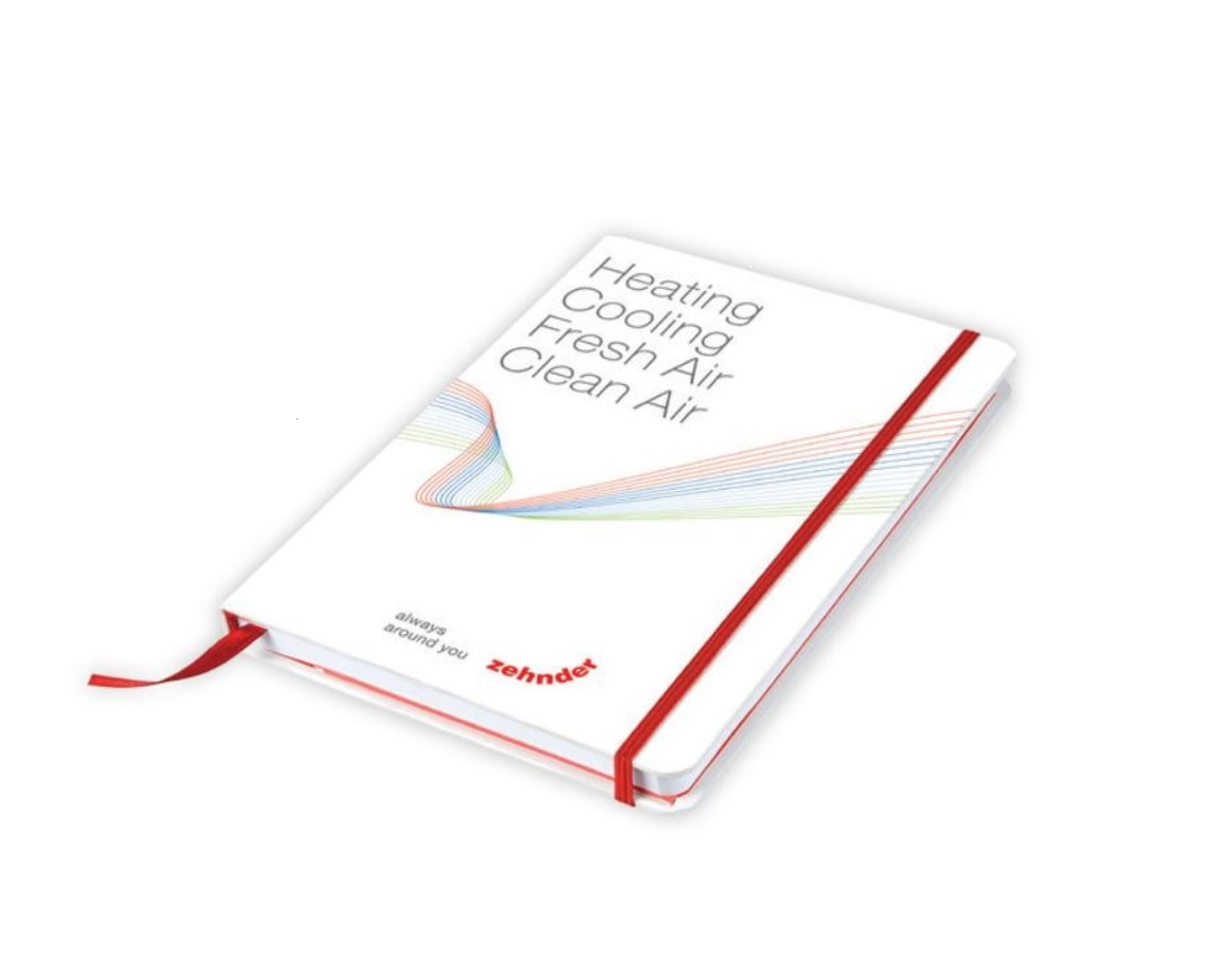 Nachhaltige Notizbuch aus Recycling-Material mit Lesezeichen, Gummiverschluss und Werbeaufdruck.