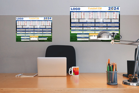 Zwei Fußball-Wandplaner im Büro