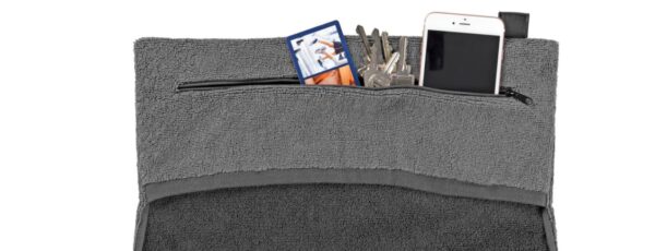 Fitnesshandtuch mit Überschlag und integrierter Tasche