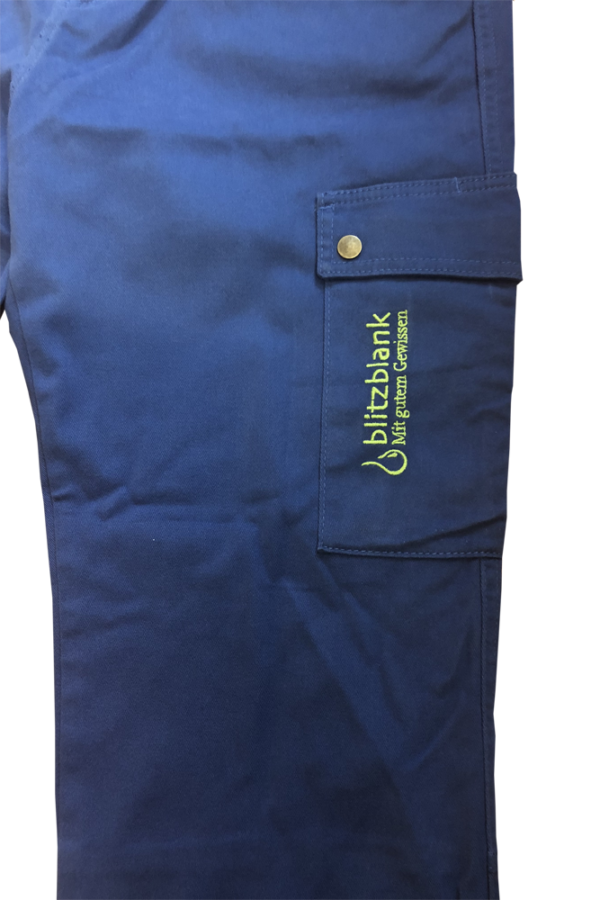 Arbeitshosen individuell gefertigt und mit Logo bestickt.