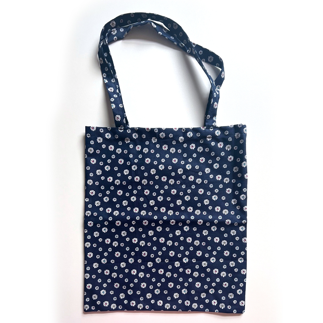 Tasche aus recycelter Baumwolle mit Gänseblümchen-Druck in dunkelblau