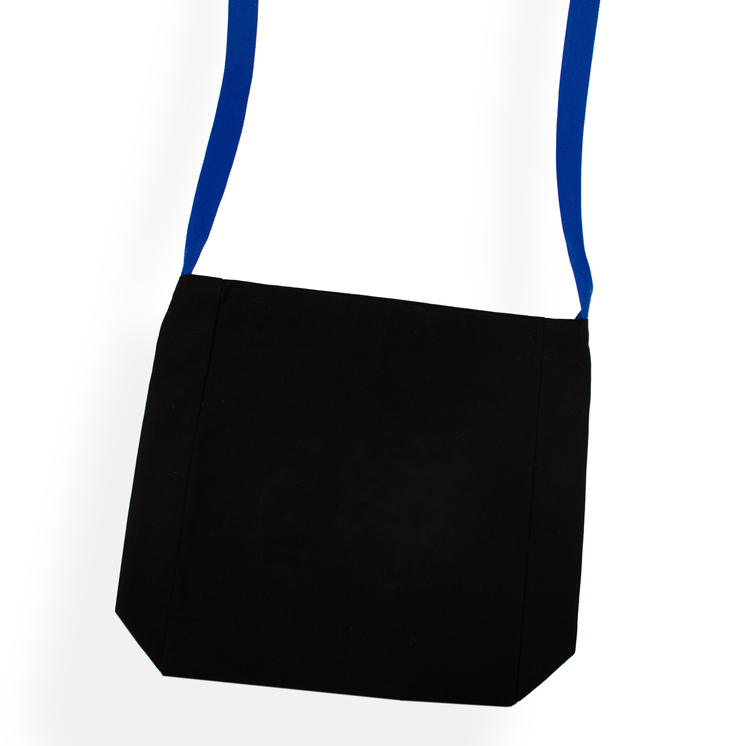 Schultertasche mit blauen Riemen