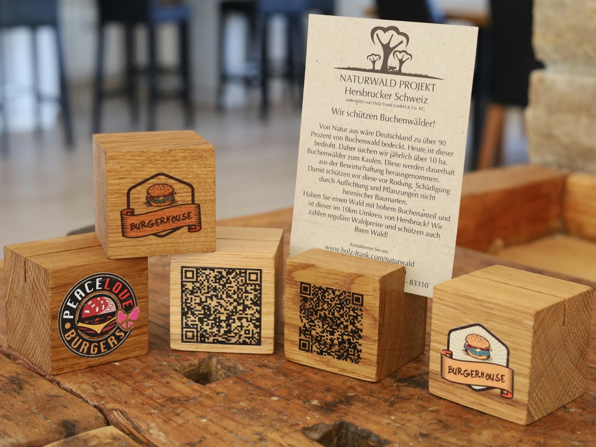 Holz-Kartenhalter CUBE