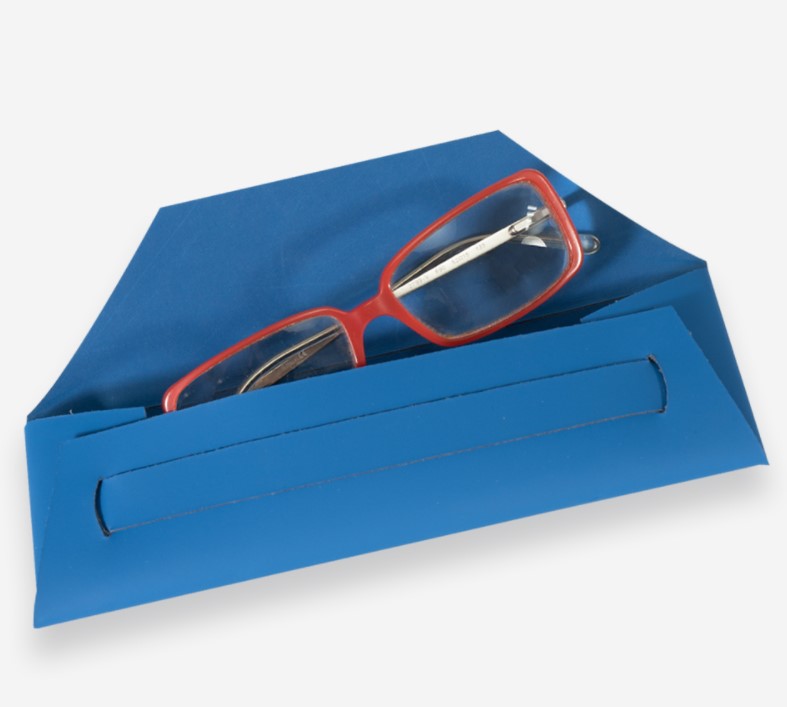 Umweltfreundliche Taschen aus recyceltem Leder Brille