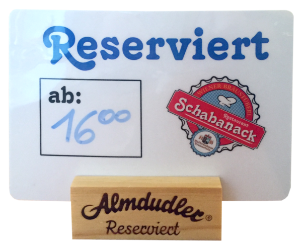 Tischaufsteller aus Holz mit Logo und Reserviert-Karte