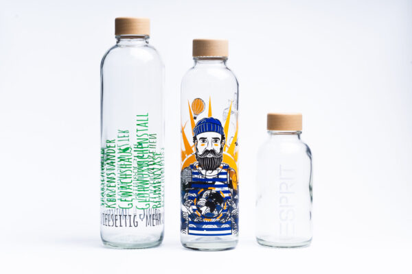 Glastrinkflasche Carry in drei verschiedenen Größen mit Aufdruck
