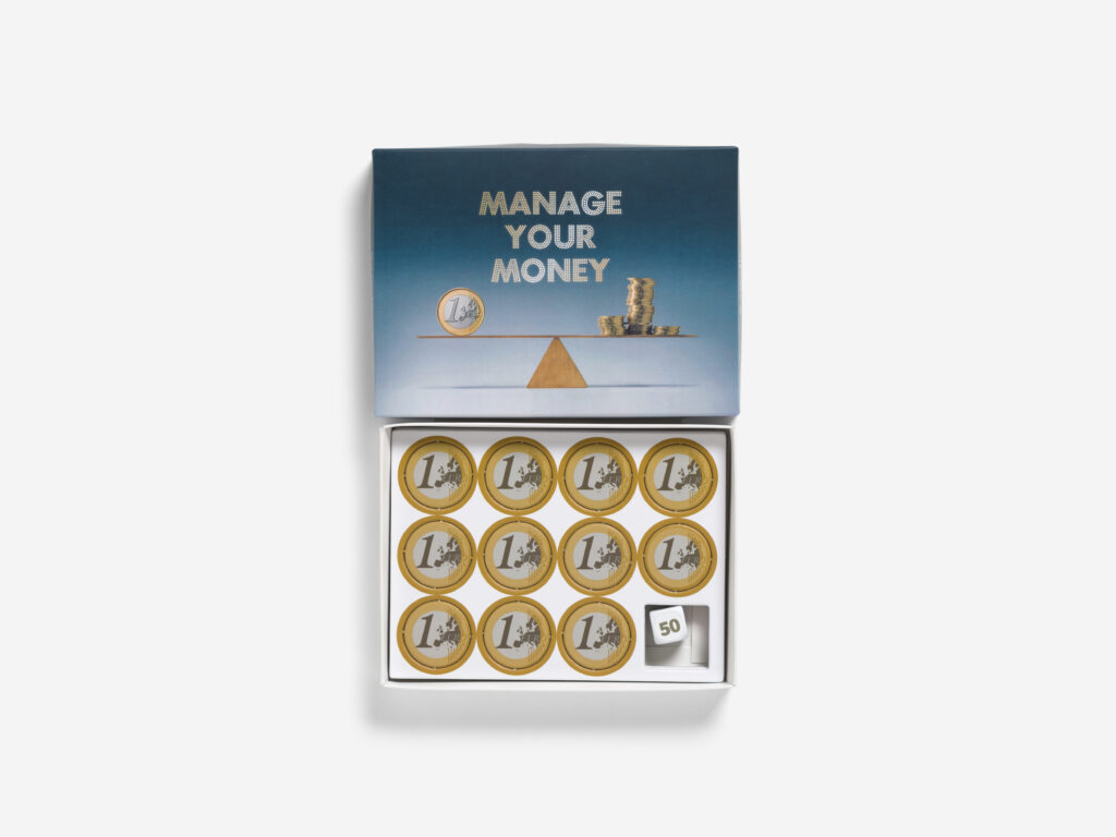 Brettspiel mit Münzen Ansicht von oben